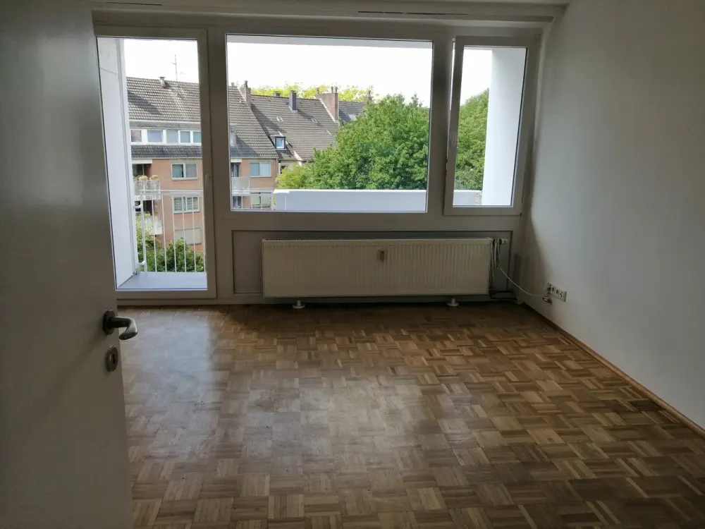 Living with Ehrenfeld: Compact Apartment for Single Household