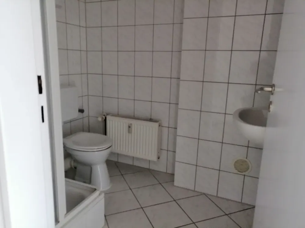Living with Ehrenfeld: Compact Apartment for Single Household