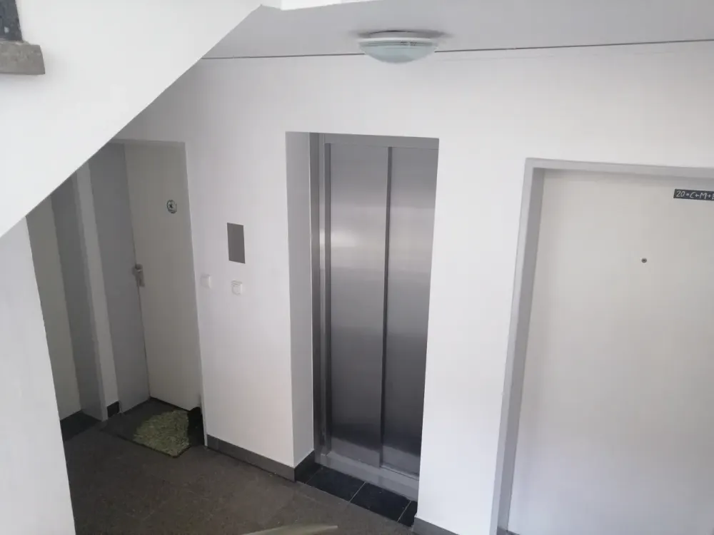 Living with Ehrenfeld: Compact Apartment for Single Household