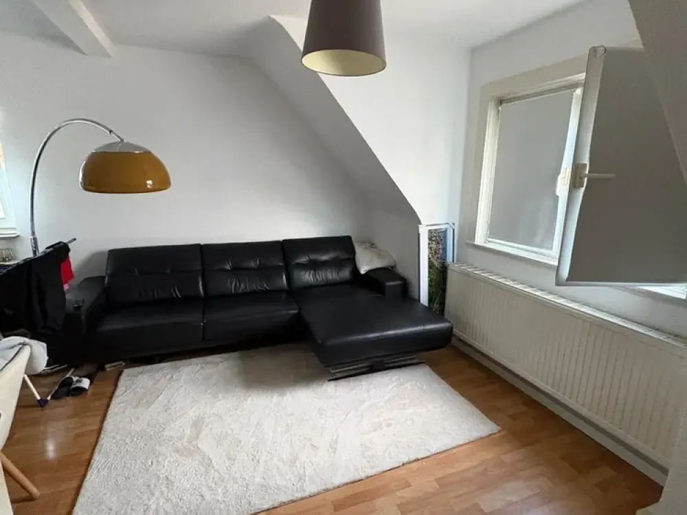 Private: 2-Room Attic Apartment in Stuttgart-Degerloch