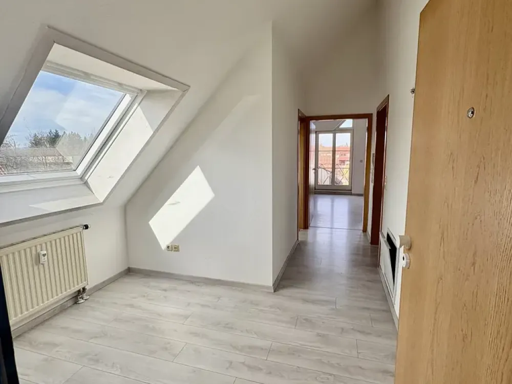 Schicke 2 Zimmer Dachgeschosswohnung mit Balkon