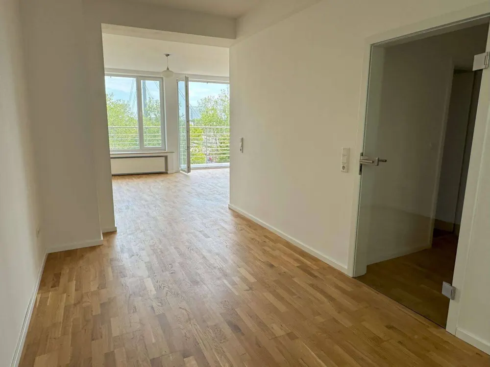 Oberkassel, 1st row on the 4th floor, balcony with Rhine view!