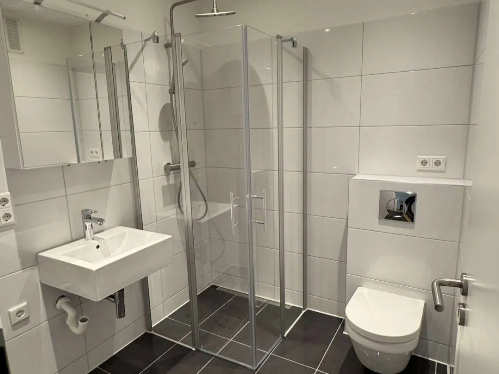 Oberkassel, 1st row on the 4th floor, balcony with Rhine view!
