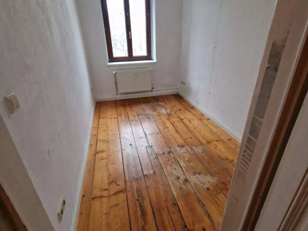 4-Raum-Wohnung mit Dielenboden und Stuckdecken