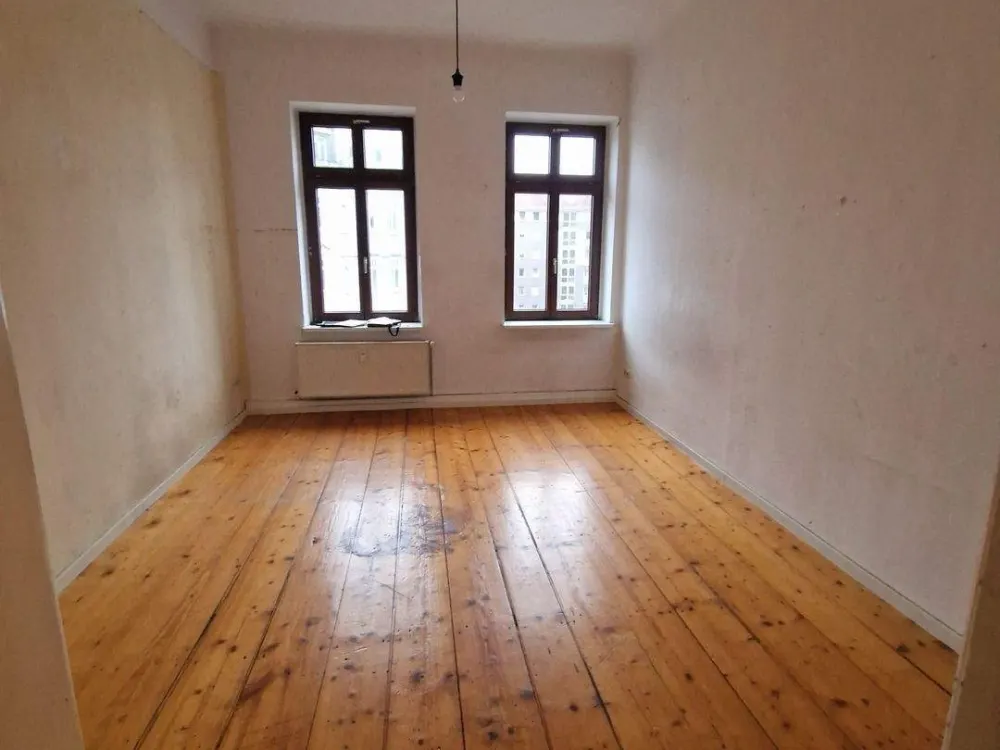 4-Raum-Wohnung mit Dielenboden und Stuckdecken