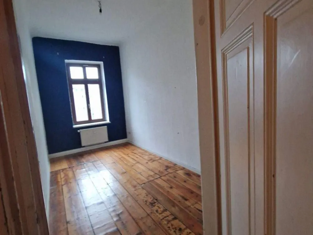 4-Raum-Wohnung mit Dielenboden und Stuckdecken