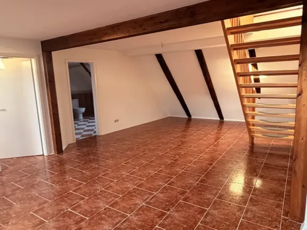 Living with Character - Unique 110 m² Maisonette Apartment in Altschmiedestraße