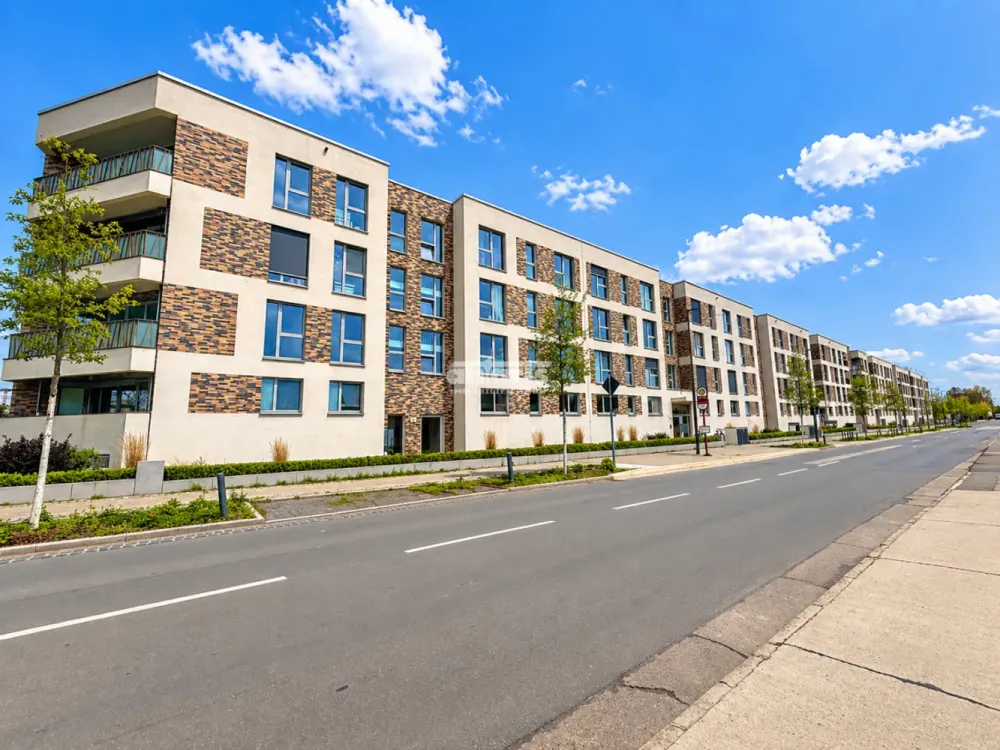 antaris Immobilien GmbH Stylish living with balcony and two bathrooms, discover now!
