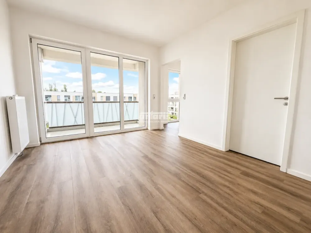 antaris Immobilien GmbH Stylish living with balcony and two bathrooms, discover now!