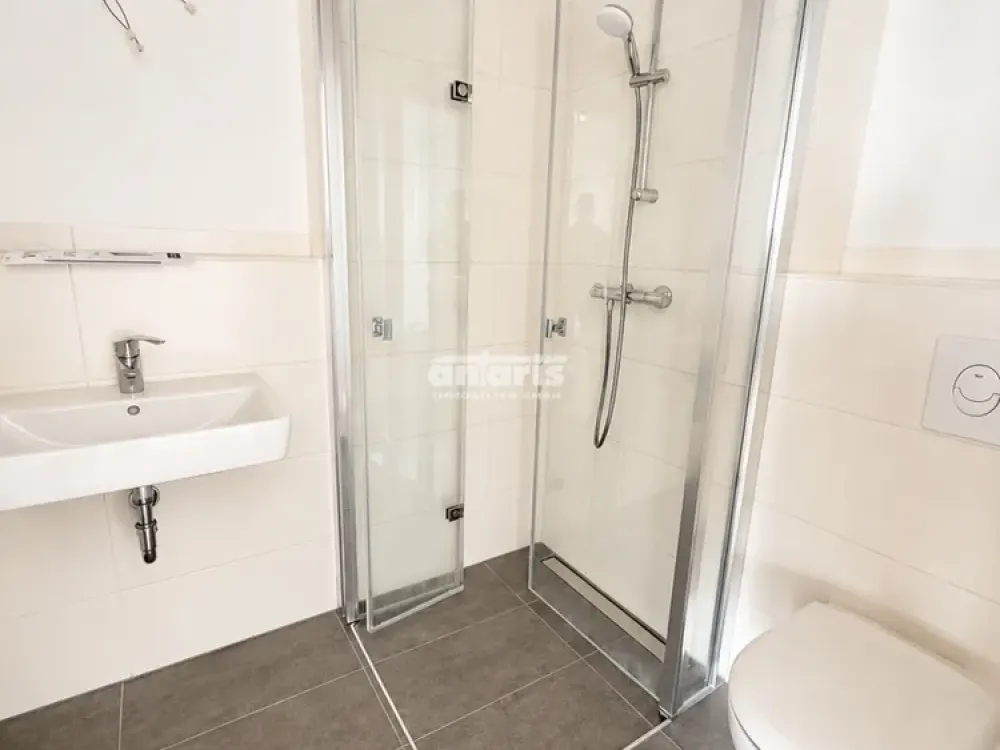 antaris Immobilien GmbH Stylish living with balcony and two bathrooms, discover now!