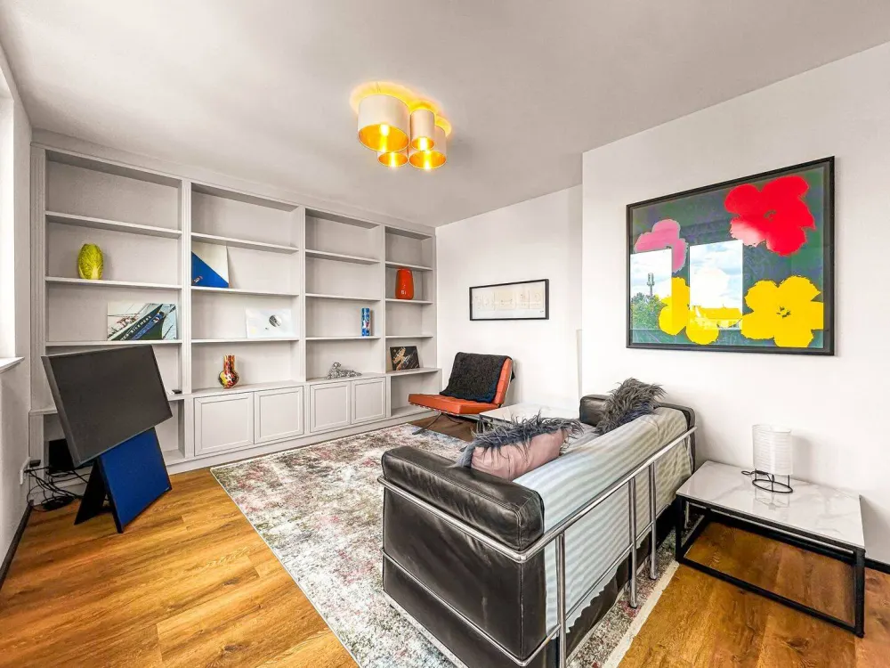 Exklusiv möbliert: Stilvolle 2-Zimmer-Dachgeschosswohnung mit zwei Dachterrassen