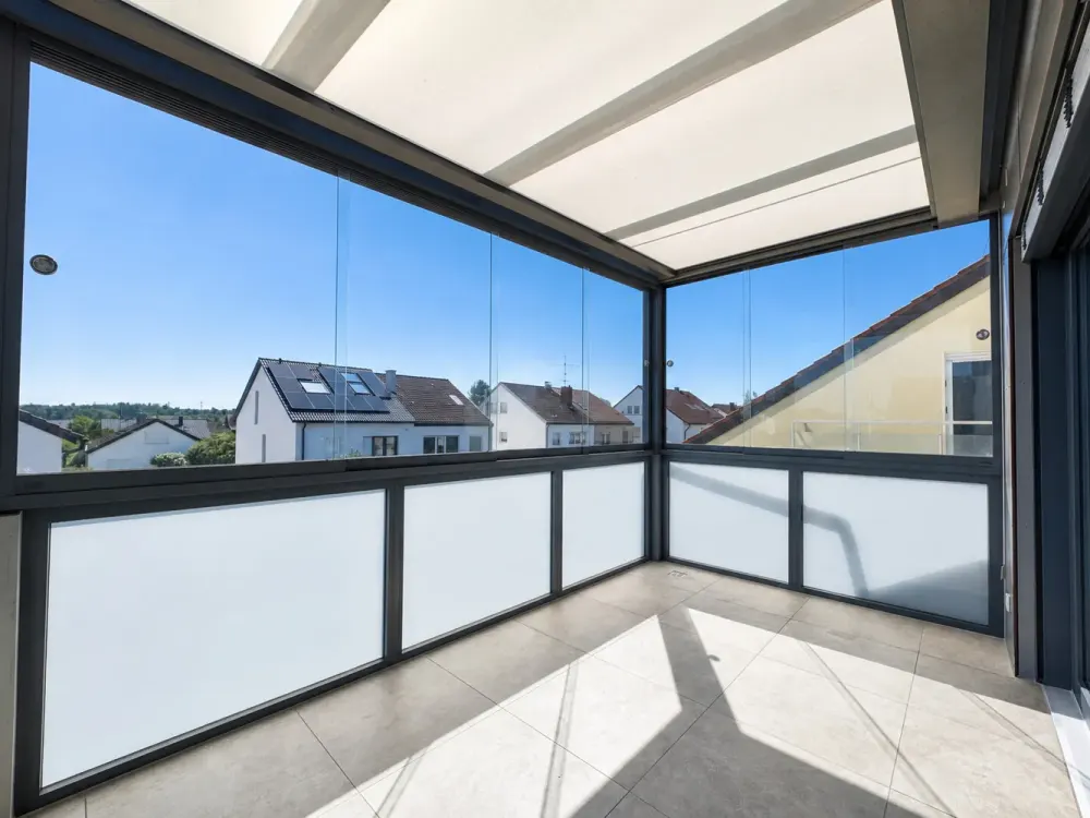 Modernized Apartment with Winter Garden, Fitted Kitchen and State-of-the-Art Technology in Böblingen-Dagersheim