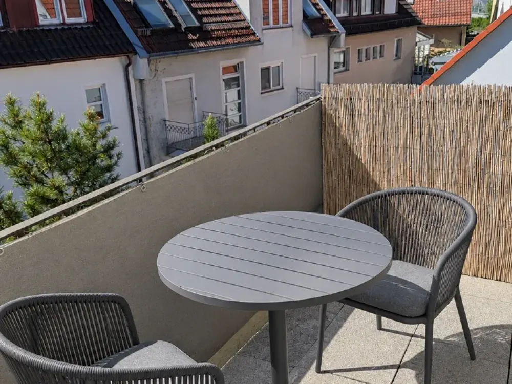 Bright 2.5-Room Apartment in Stgt. Obertürkheim incl. Balcony, Garage and Hobby Room (18 sqm)