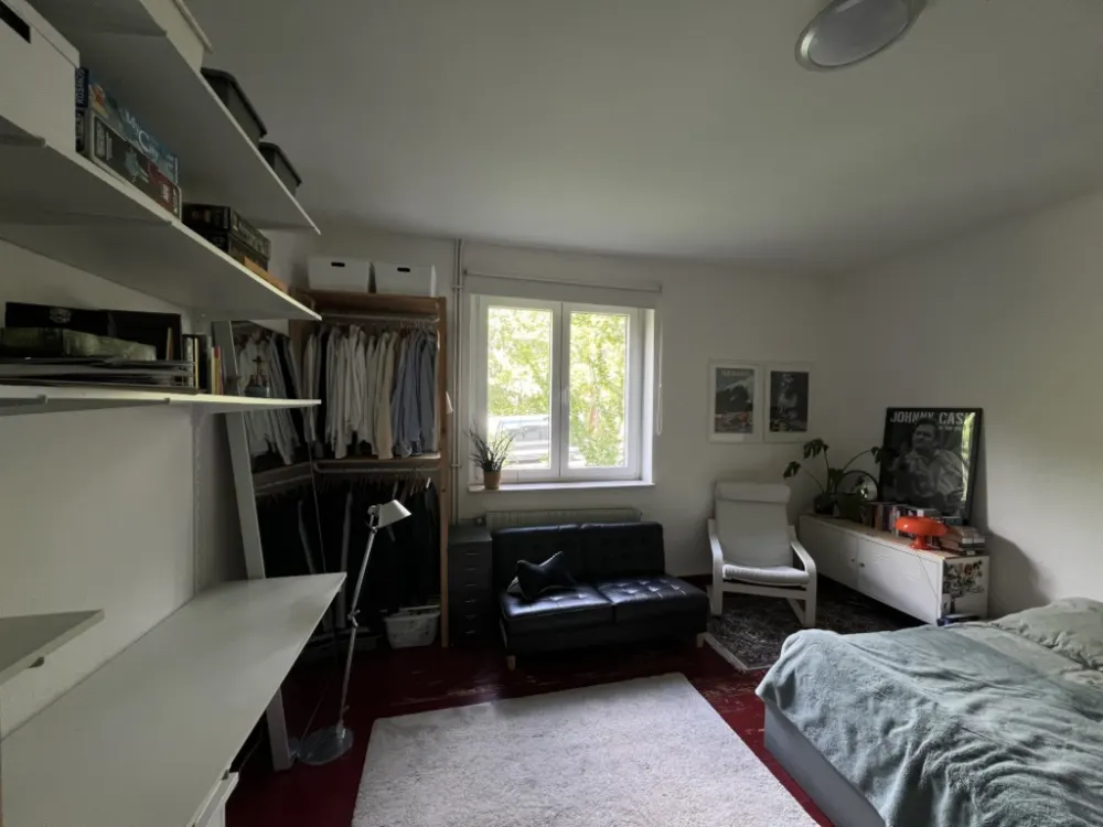 A large shared flat room in an open-minded flatshare near the university