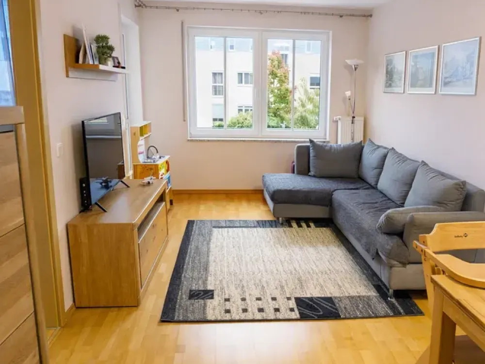 Poing, Renovated 3-Room Apartment with 2 Balconies, Underground Parking & Modern Kitchen (Built 2002/2024)