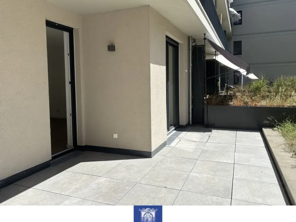 Quiet and Central Apartment with Terrace!