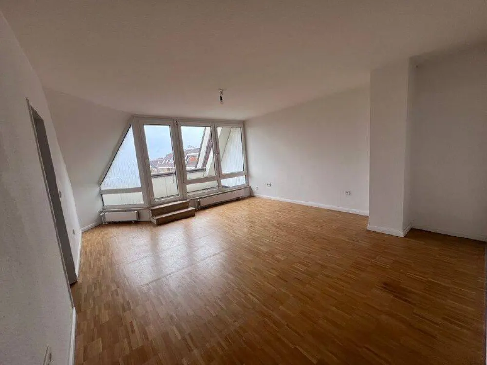 Modern 3-Room Apartment with Roof Loggia