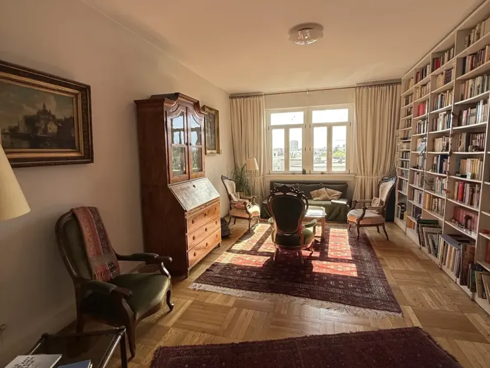 Large 5-Room Apartment in Sachsenhausen (Suitable for Shared Flat)