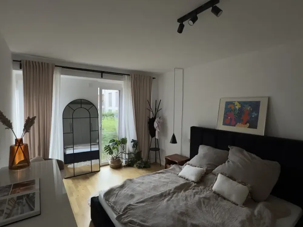 Bright & Modern 3-Room Apartment in Prime Location in Pempelfort