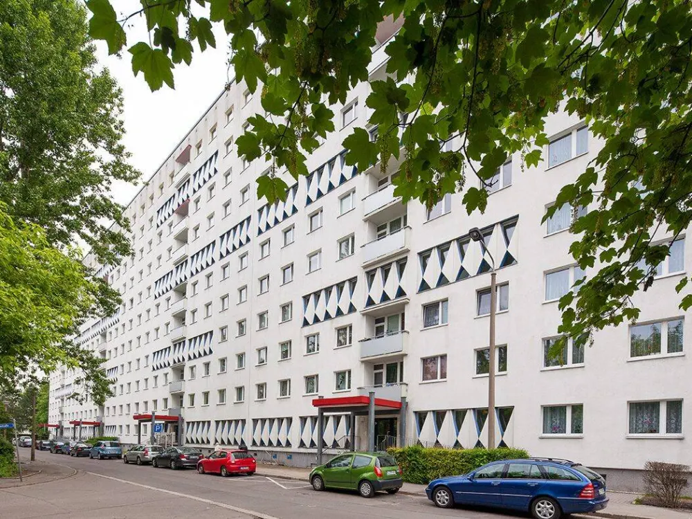 3-Raum-Wohnung mit gr. Balkon, Aufzug und frisch saniert
