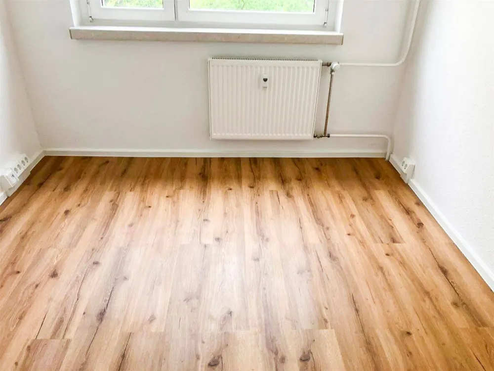 3-Raum-Wohnung mit gr. Balkon, Aufzug und frisch saniert