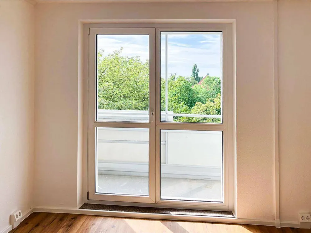 3-Raum-Wohnung mit gr. Balkon, Aufzug und frisch saniert