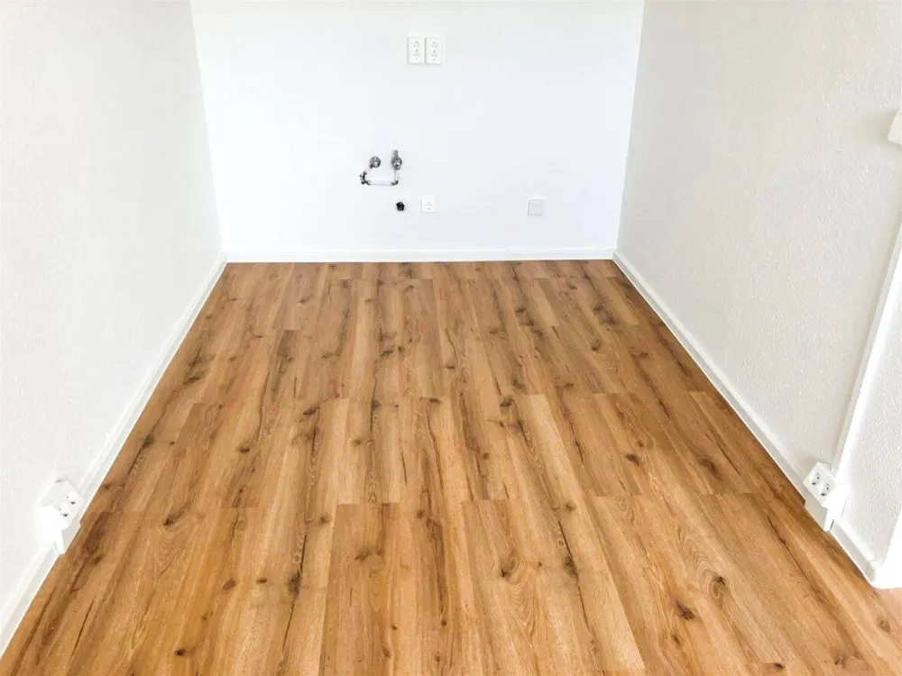 3-Raum-Wohnung mit gr. Balkon, Aufzug und frisch saniert