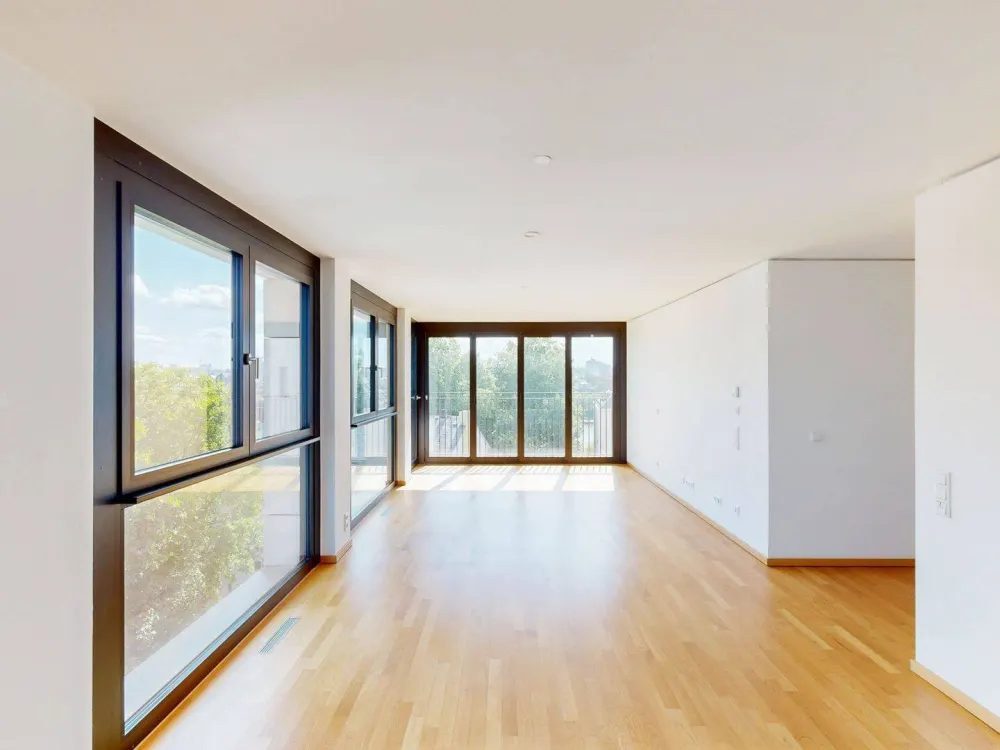 Urban Living: 3-Room Apartment with a View