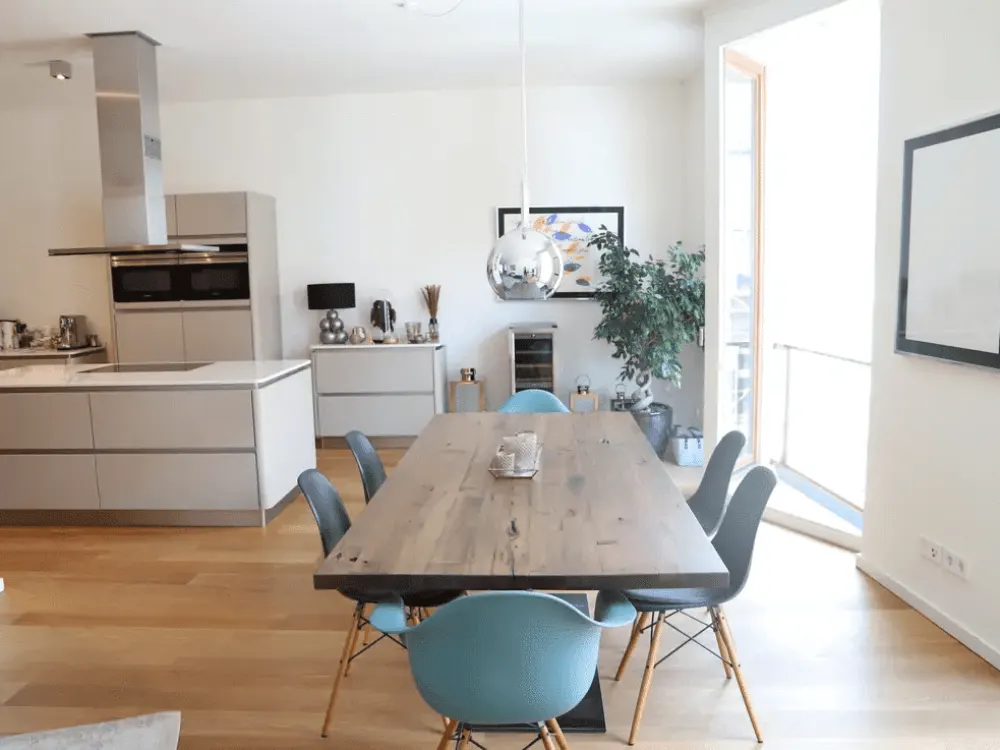 Exklusive, sonnendurchflutete, teil-möblierte 3-Zimmer-Wohnung mit Balkon und EBK in Mitte, Berlin
