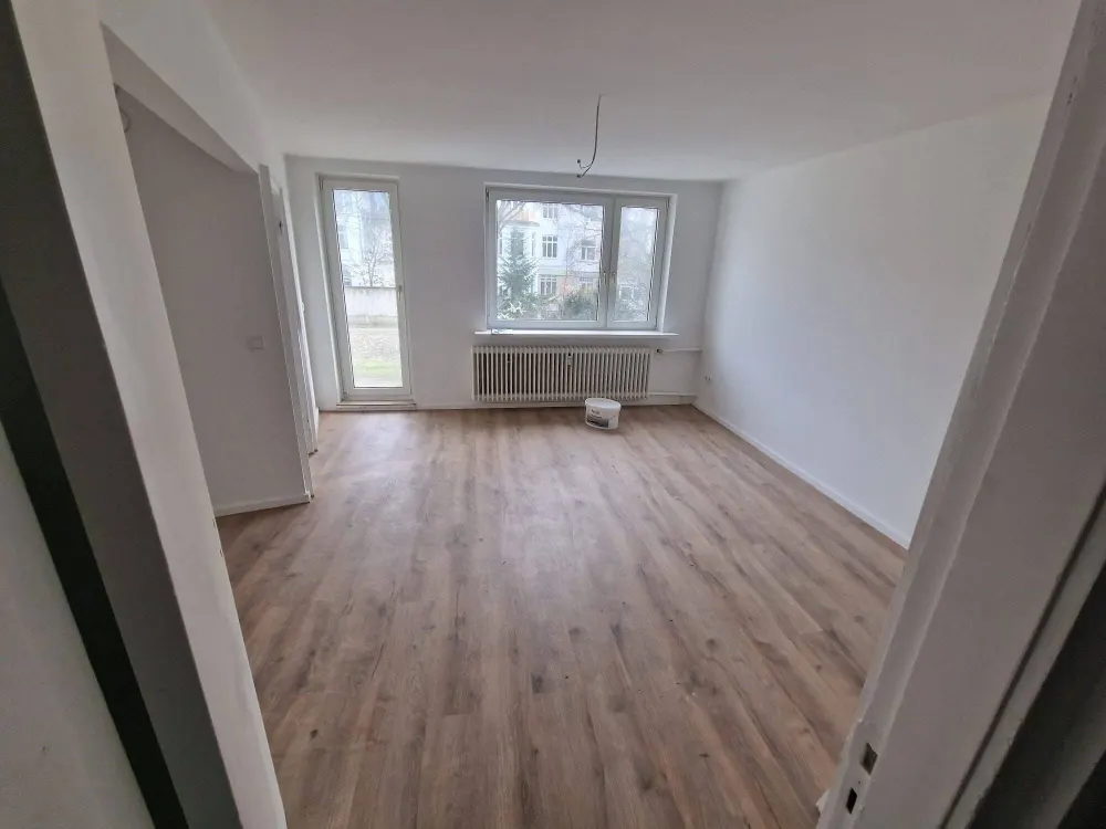 1 Zimmer Apartment mit großem Balkon im 1. OG