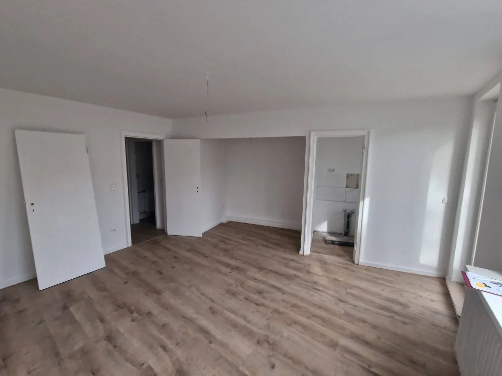 1 Zimmer Apartment mit großem Balkon im 1. OG