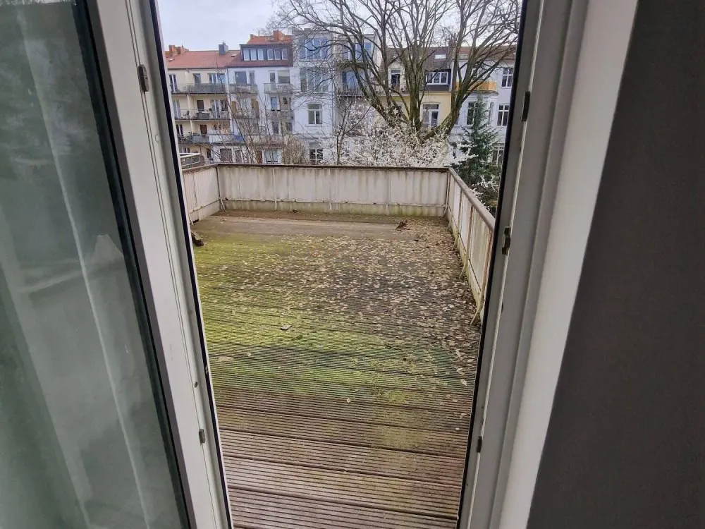 1 Zimmer Apartment mit großem Balkon im 1. OG