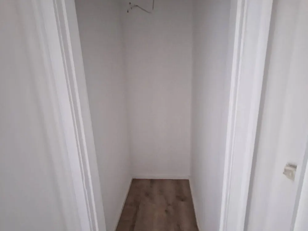 1 Zimmer Apartment mit großem Balkon im 1. OG