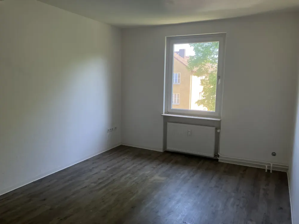 Beautiful 2-Room Apartment Seeks Tenant
