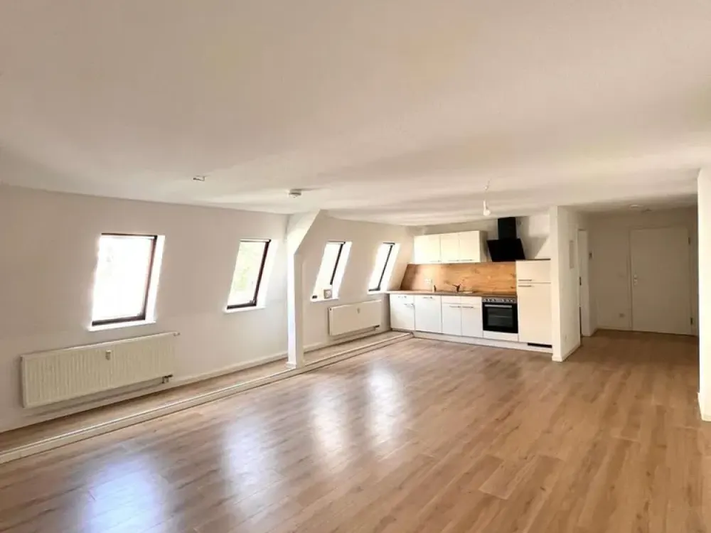 1st Month Rent-Free! // Including Built-in Kitchen