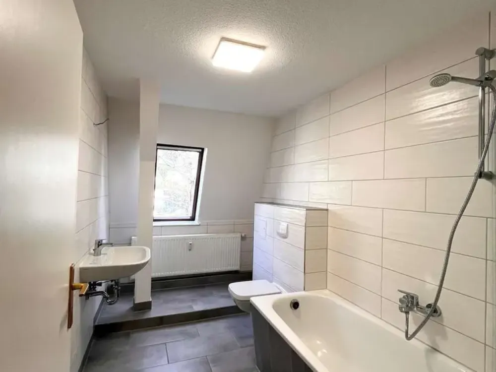 1st Month Rent-Free! // Including Built-in Kitchen