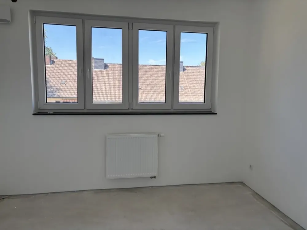 Arrive and Feel at Home: Stylish Attic Apartment for Couples and Commuters