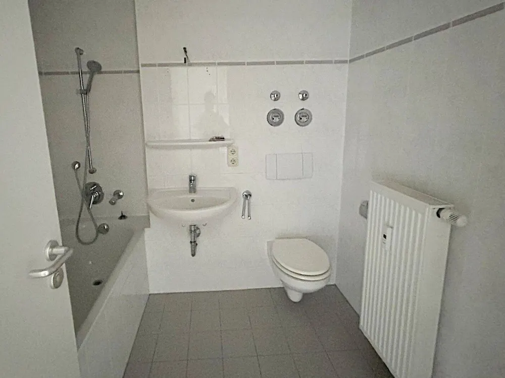 °Beautiful Living in Johannstadt° bright 2 rooms with balcony, renovated with laminate + bathtub + elevator