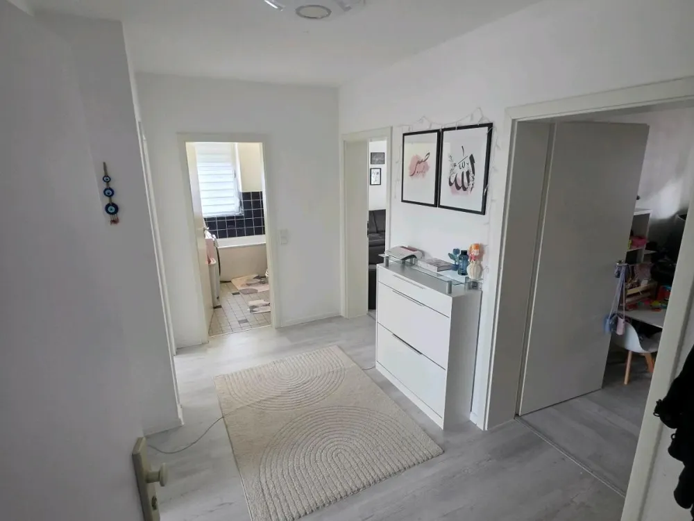 VELLMAR: BRIGHT 3 ROOM APARTMENT