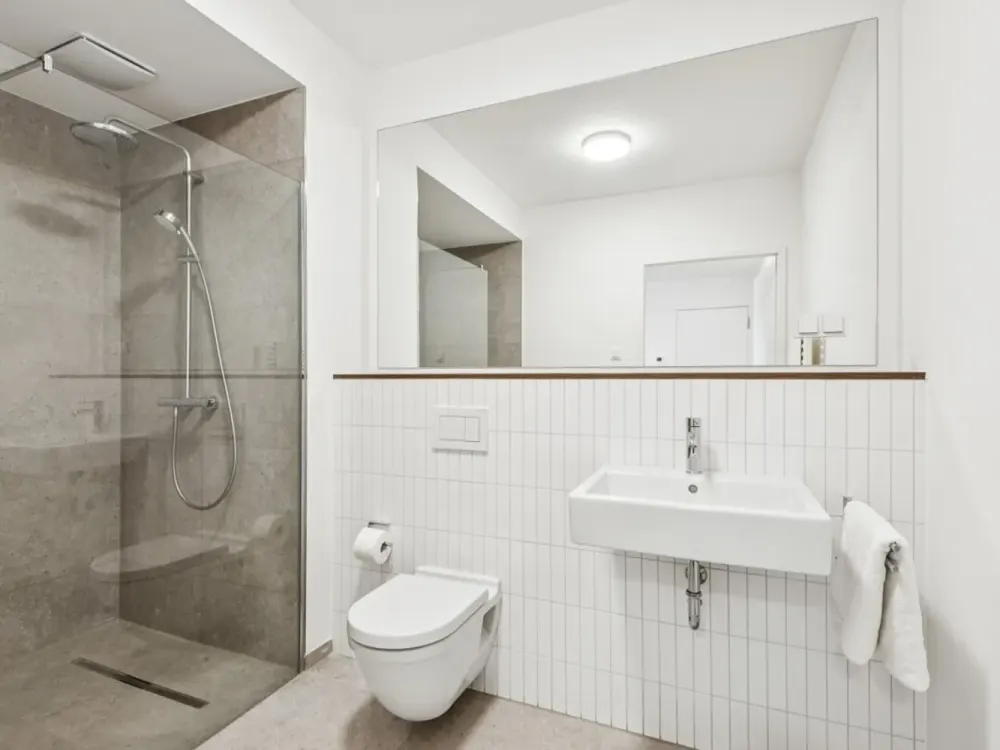 Spacious New Ground-Floor Apartment with Fitted Kitchen and Inviting Terrace!