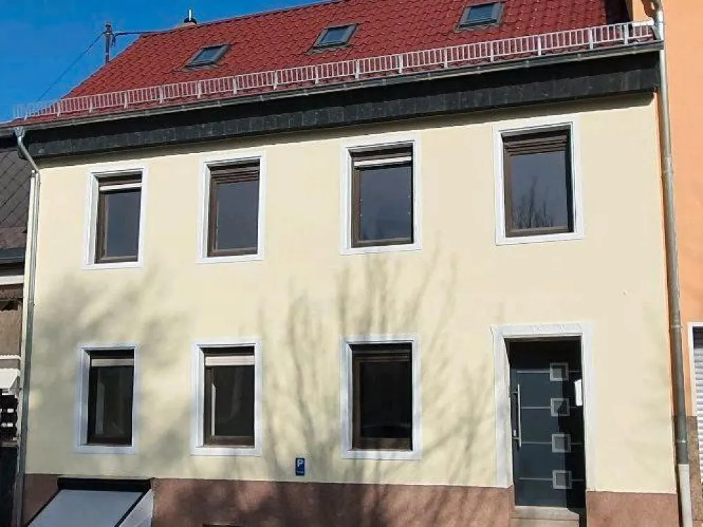 Beautiful 3-Room Apartment in Dudweiler Center with Terrace & Parking Space