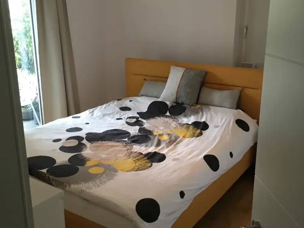 Modernized 3-Room Apartment with 2 Balconies and Built-in Kitchen in Stuttgart-West