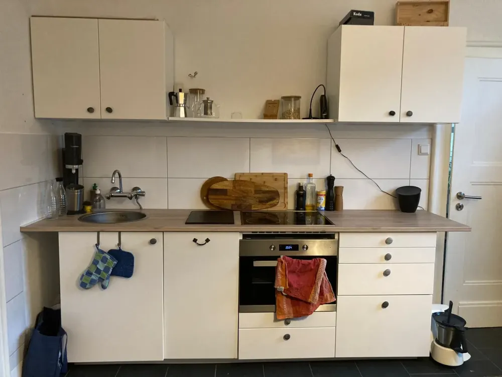 Charming Modernized 2.5-Room Old Building Apartment Directly on the Pedestrian Zone of Mettmann