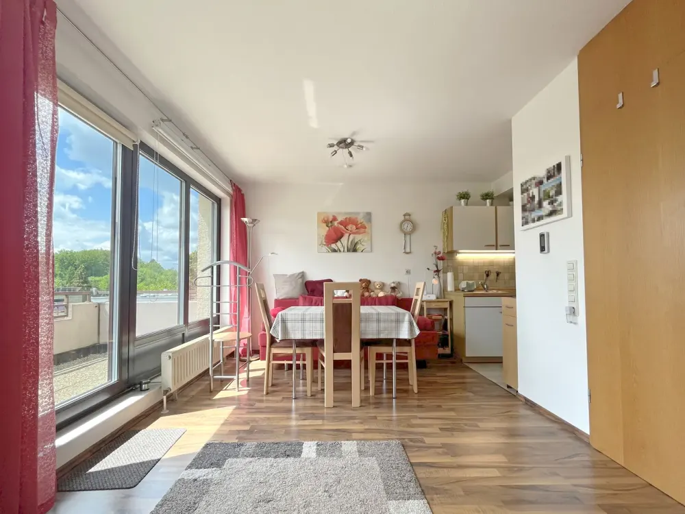 Furnished 1-Room Apartment with Balcony + Parking Space - Ideal for Students or Commuters