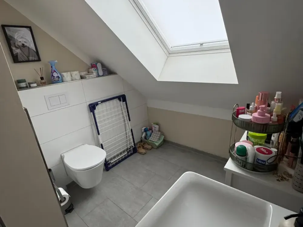 2.5 Room Apartment with Kitchen, Bathroom, and Balcony, Like New