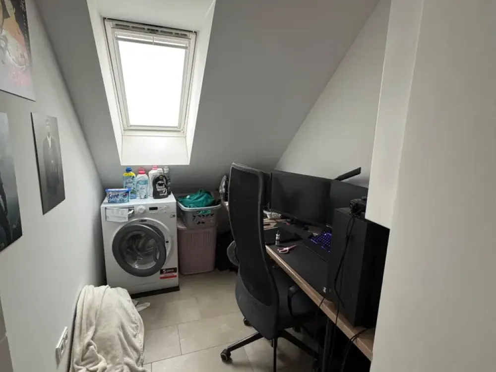 2.5 Room Apartment with Kitchen, Bathroom, and Balcony, Like New
