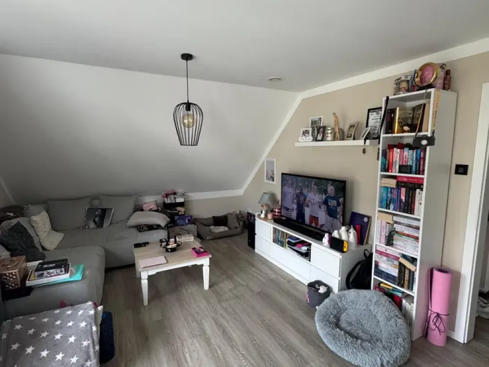 2.5 Room Apartment with Kitchen, Bathroom, and Balcony, Like New