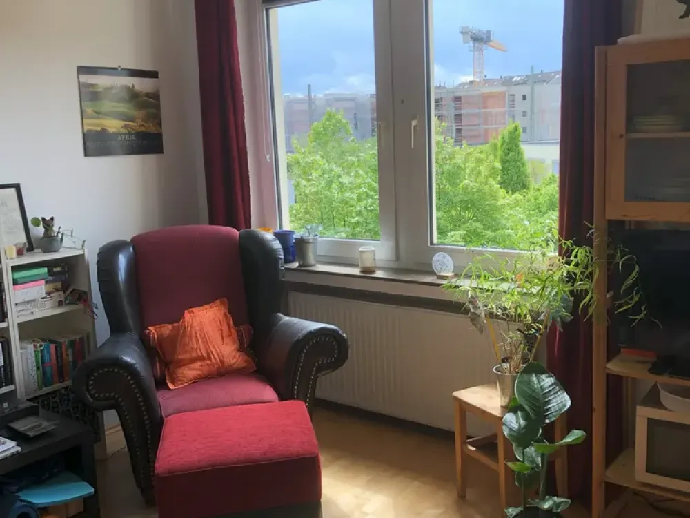 Beautiful 2-Room Apartment with Balcony and Fitted Kitchen in Düsseldorf