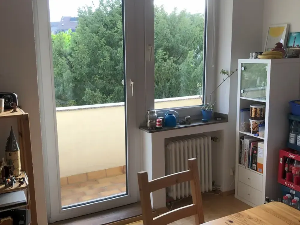 Beautiful 2-Room Apartment with Balcony and Fitted Kitchen in Düsseldorf