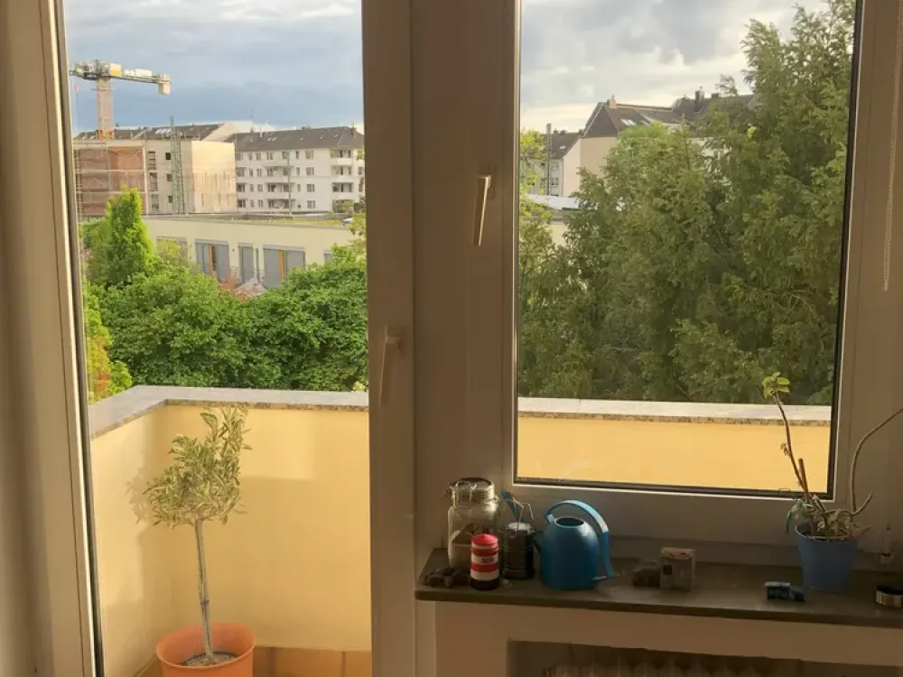 Beautiful 2-Room Apartment with Balcony and Fitted Kitchen in Düsseldorf